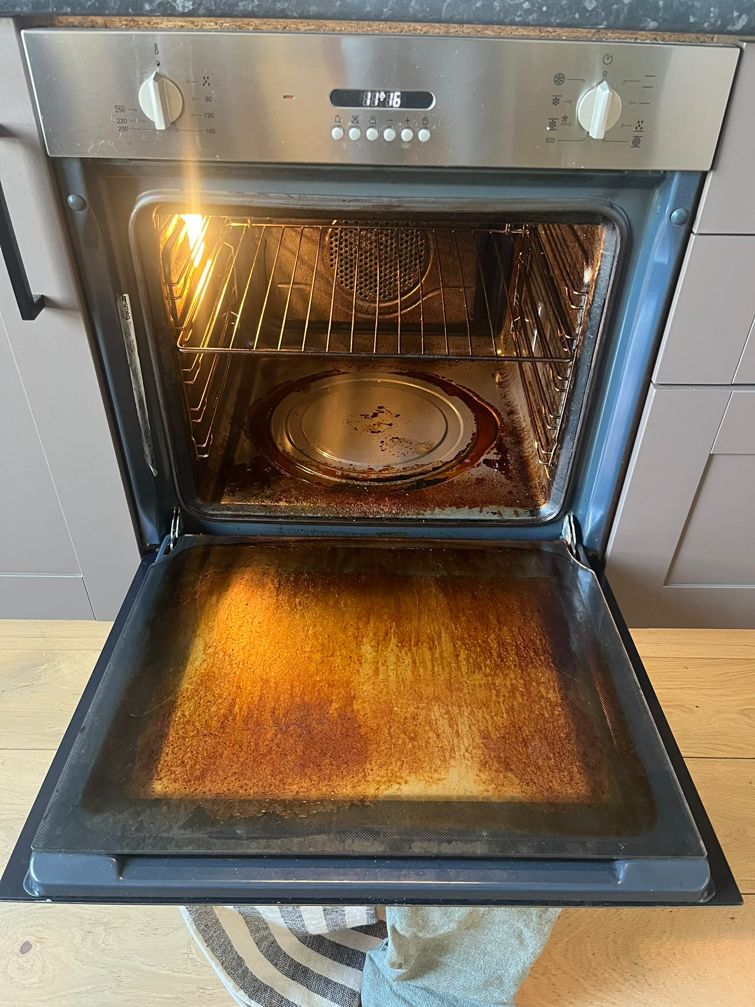 Sparkling clean oven after a Clapham Homes deep clean